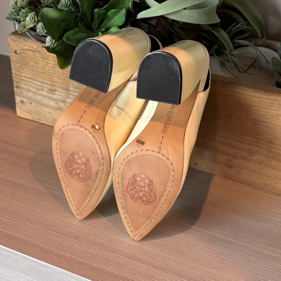 NWOT Almista Vince Camuto  Pointed Toe Slingback Chunks Heels    Cream - Picture 5 of 5